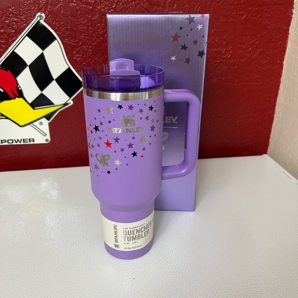 Olivia Rodrigo  Stanley with Straw and box - Picture 2 of 4